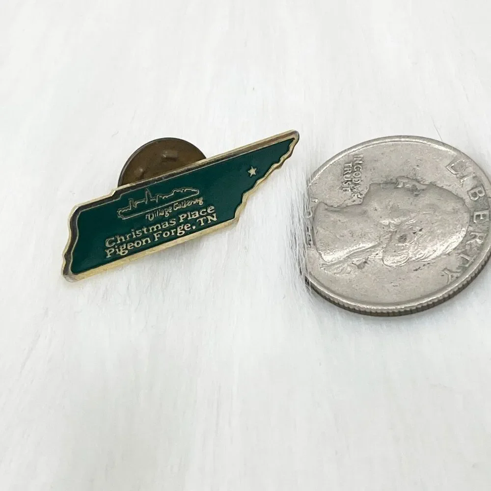 🔮 5/$25 Vintage Christmas Place Pigeon Forge‎ Tennessee Pin